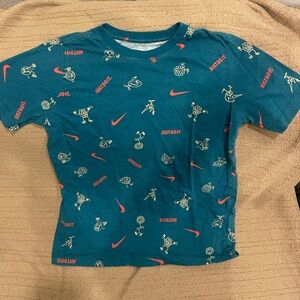 Boys XL Nike Teal Kids' Graphic Swoosh Tee with Coral Accents